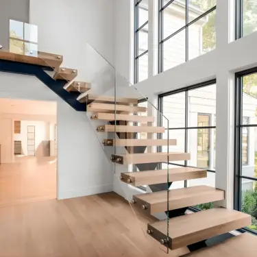 Escalera con Nervio Central y Peldaño de Madera Embutido